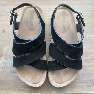Muk Luks Beach Bingo Flatform Sandals- Black